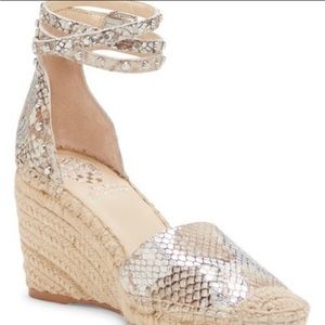 Vince Camuto Vanissa Snakeskin Print Wedge 9.5